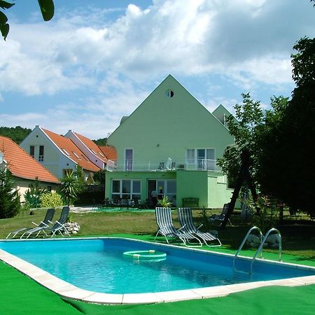 Hotel Zoldhaz Bio Panzio Gyenesdiás Exterior foto